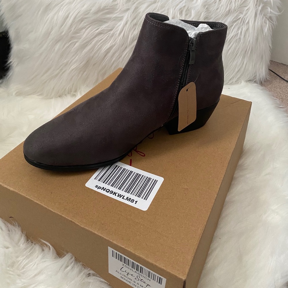 Boots - Picture 3 of 4
